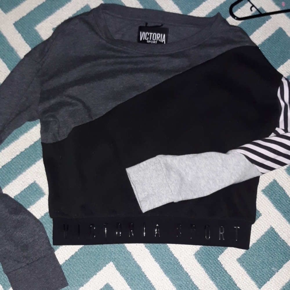 V.S sport halter long sleeve light sweater